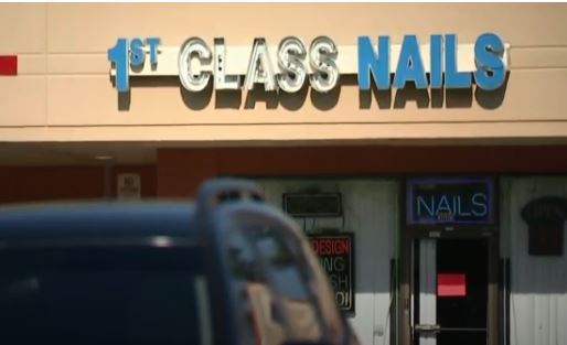 Woman Leaves 3 Year Old And Baby In Car For An Hour While She Gets Her Nails Done