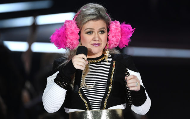 Kelly Clarkson Teases New Christmas Single “Christmas Isn’t Cancelled (Just You)