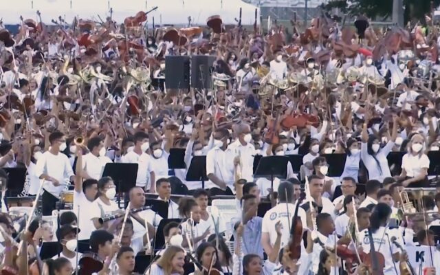 Venezuelans Try to Break ‘World’s Largest Orchestra’ Record