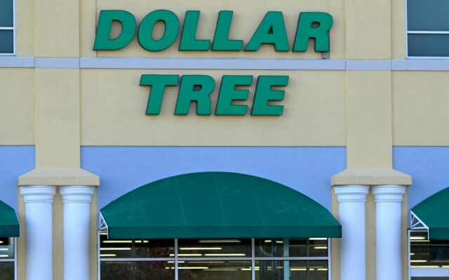 Customers Helped Stock Dollar Tree In Texas